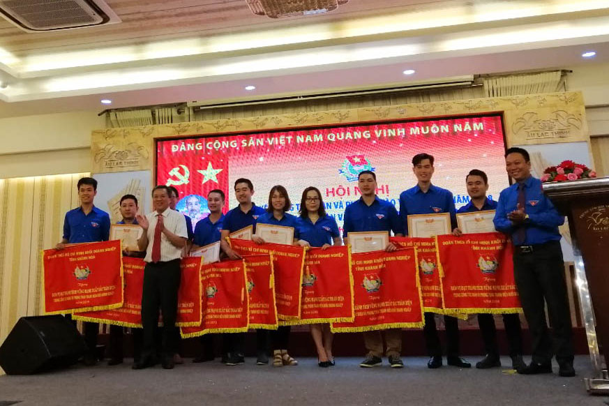 Đoàn Thanh niên Tổng công ty Khánh Việt nhận cờ thi đua "Vững mạnh xuất sắc toàn diện" 2018